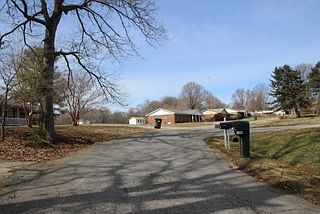 4th image of 130 Robin Ln