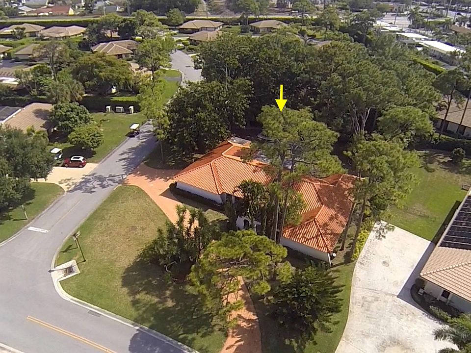 2nd image of 542 S Country Club Dr