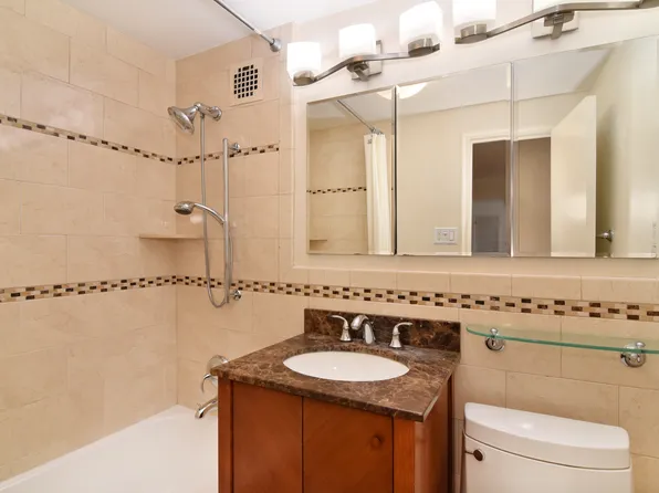 750 Kappock Street image 18 of 27