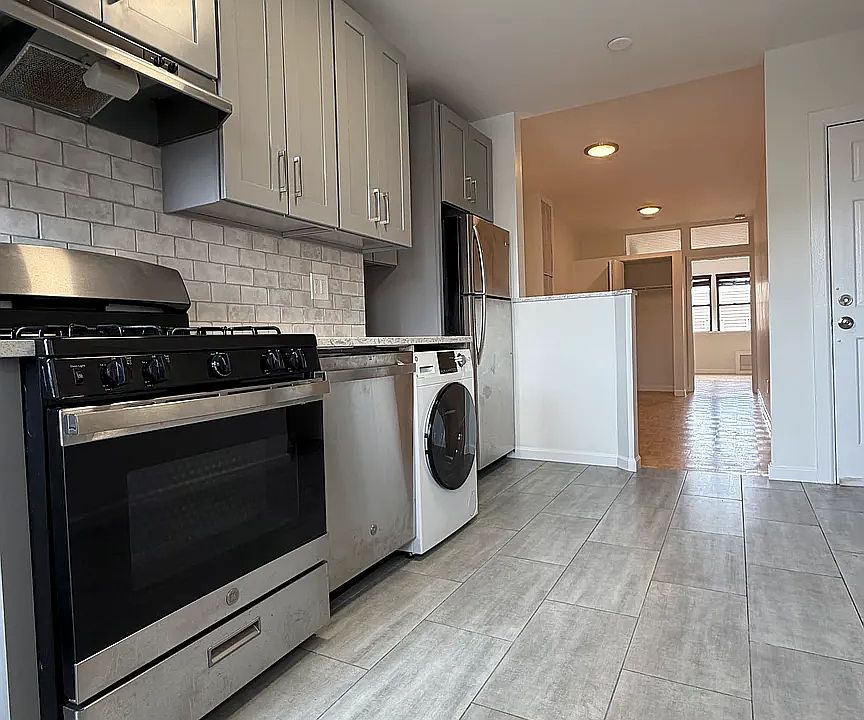 1st image of 616 Manhattan Ave APT 3R