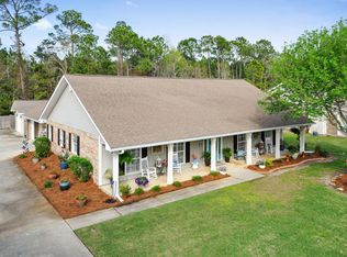 221 Henley Pl, Bay Saint Louis, MS 39520