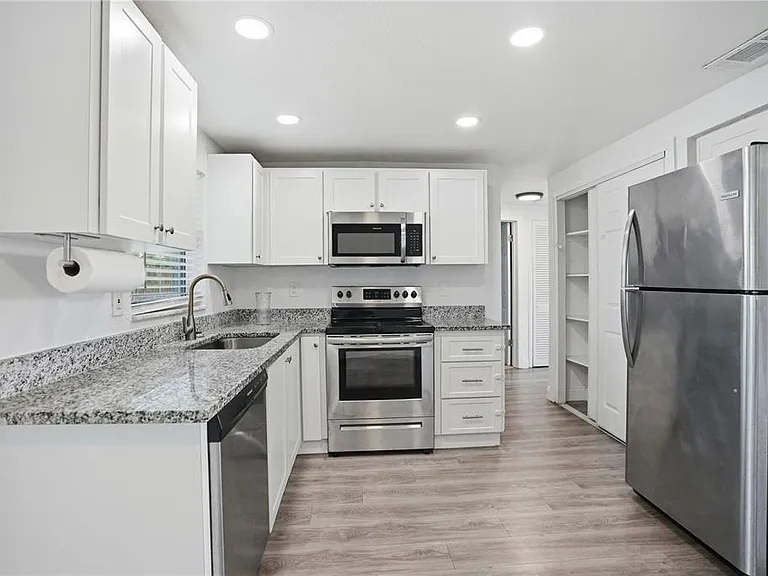 3301 Rosefield Dr — Photo 11