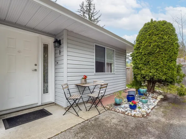 5706 Ebbtide St #1, Sechelt, BC V7Z 0J4