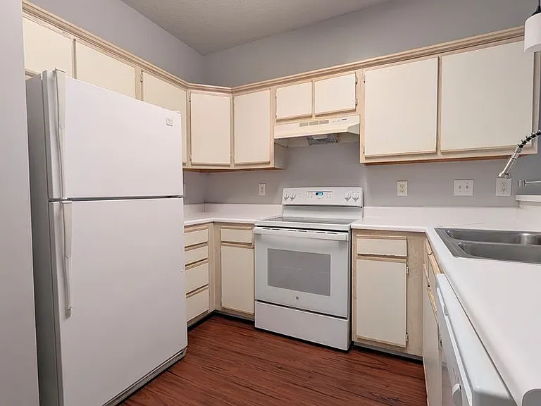 484 River Oaks Dr #62E — Photo 3