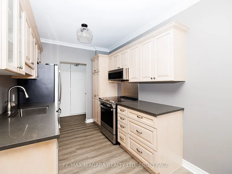14 Norris Pl #404 — Photo 5