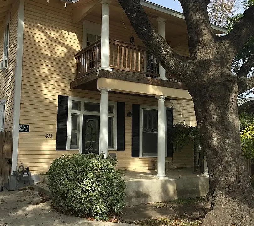 411 E Laurel