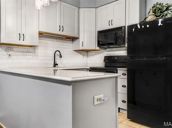 13815 Amiot Dr APT A, Saint Louis, MO 63146