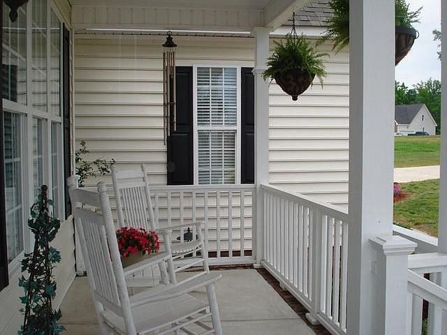 2nd image of 1300 Willow Brook Rd