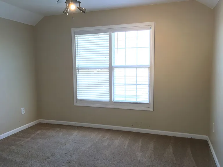 241 Collinwood Dr — Photo 6
