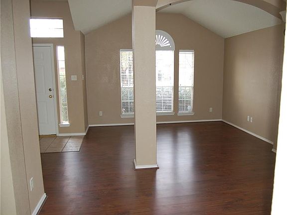 3rd image of 10917 Fawn Valley Dr