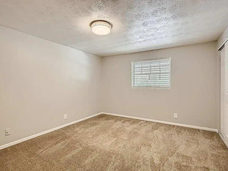 Lake Park Colonial Apartments — Photo 7