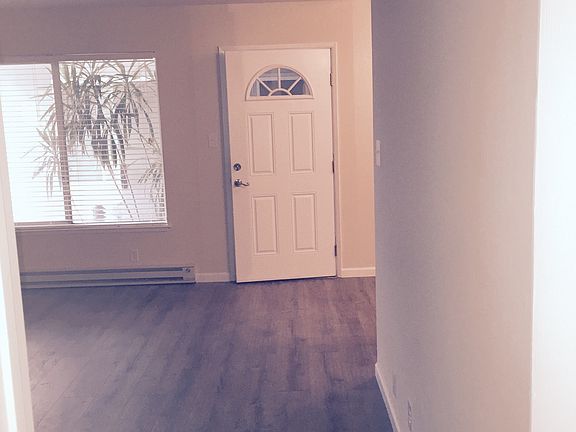 3rd image of 40 Glen Eyrie Ave APT 7