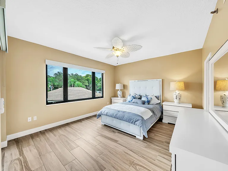 827 Oak Harbour Dr — Photo 25