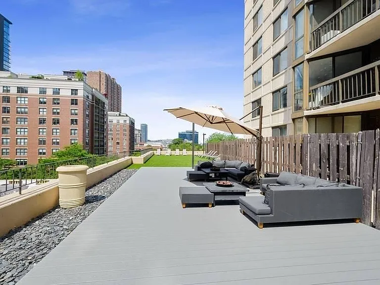 33 W Delaware Pl #13C — Photo 23