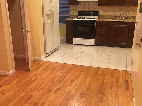 3rd image of 2820 47th St APT 2R