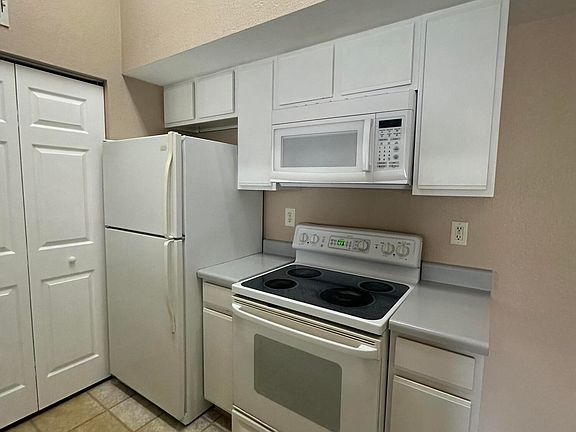 5th image of 141 SW Palm Dr APT 202