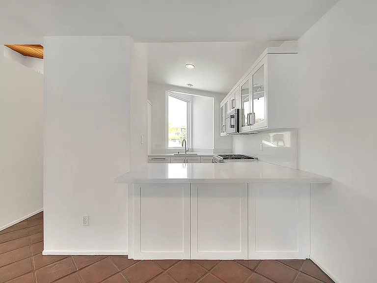 310 Bayview Dr — Photo 12