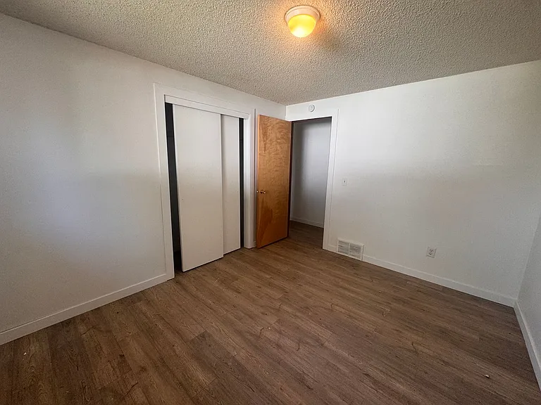 1228 E North Ave — Photo 6