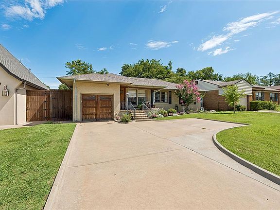 3rd image of 1105 Bedford Dr
