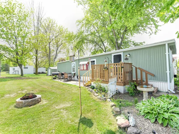 12 Applegate Dr, Hamlin, NY 14464