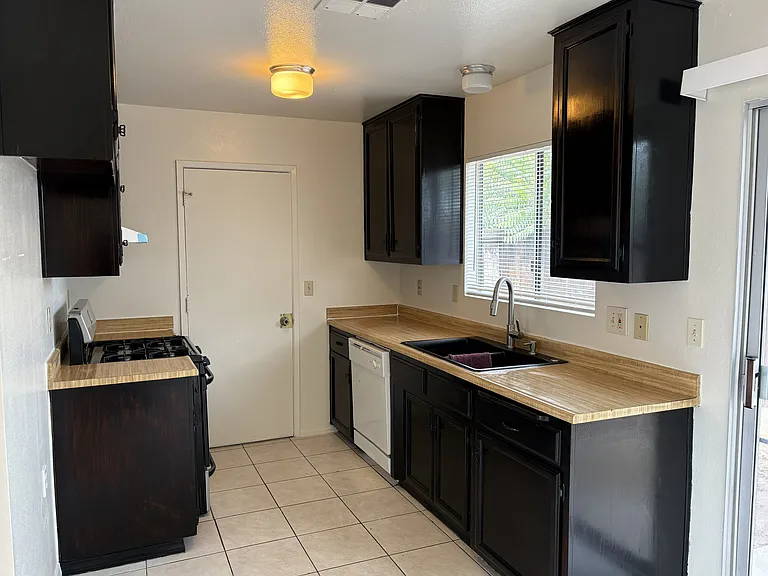 26334 Cypress St #A — Photo 11