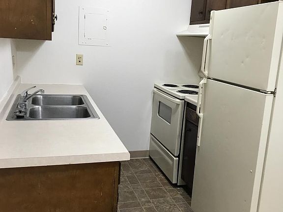 3rd image of 101 5th St E APT 11