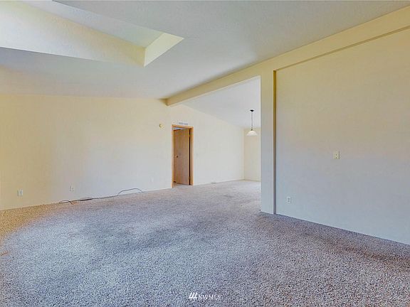 4th image of 321 Sid Snyder Dr E