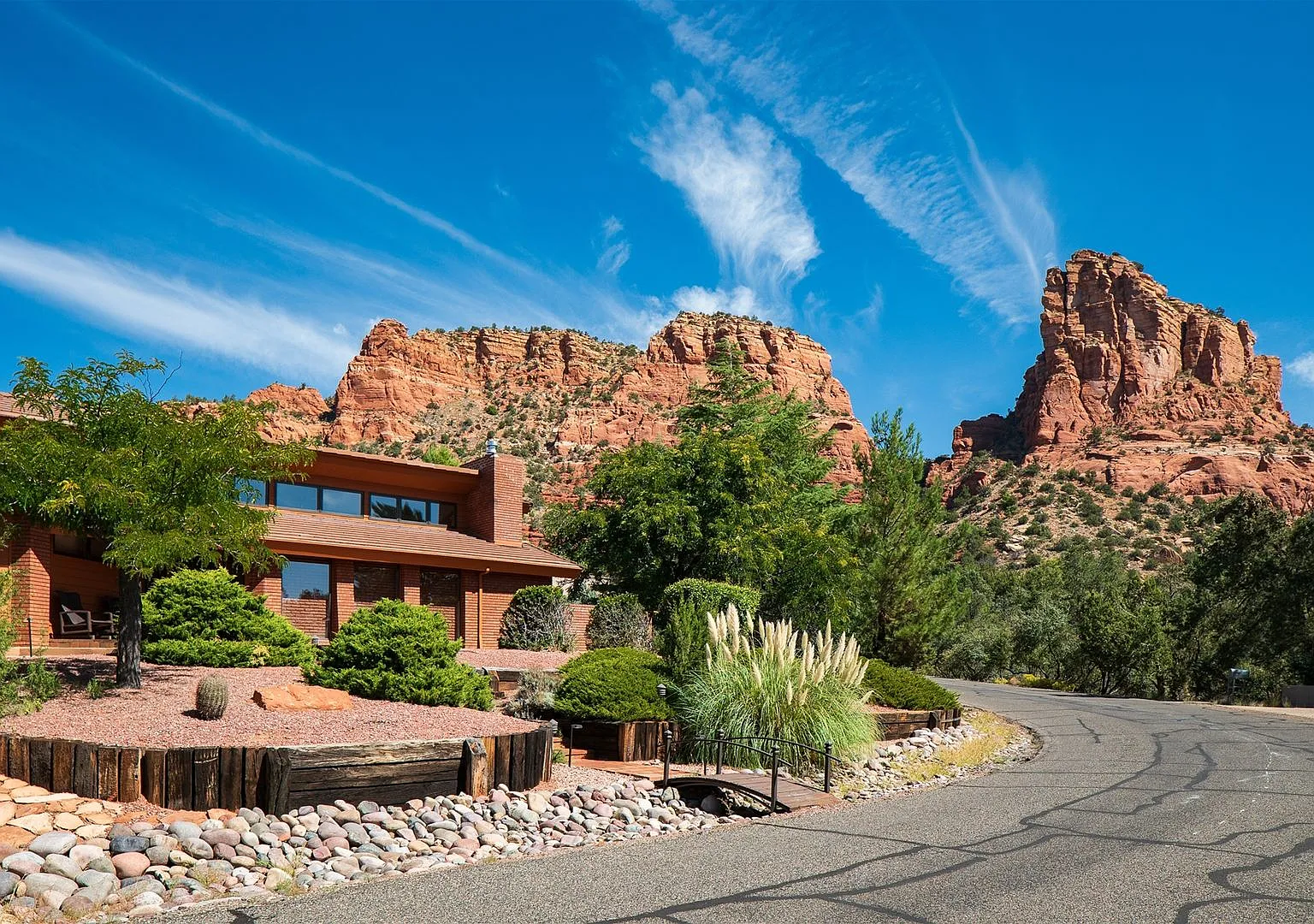 Red Rock Views, Hot Tub, Pet-Friendly Home! — Photo 1