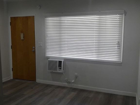 3rd image of 2727-2741 Abbot Kinney Blvd #11
