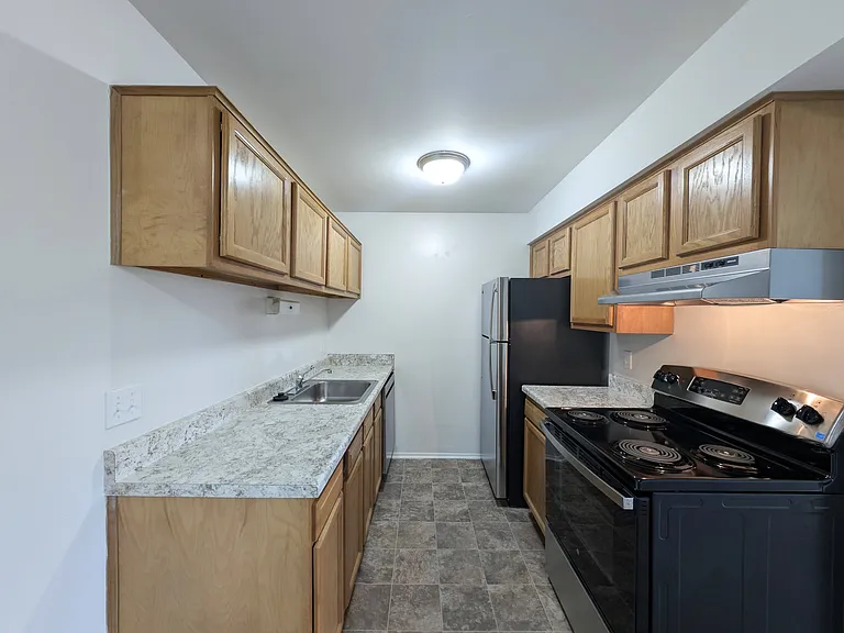 Charter Oaks Apartments — Photo 58
