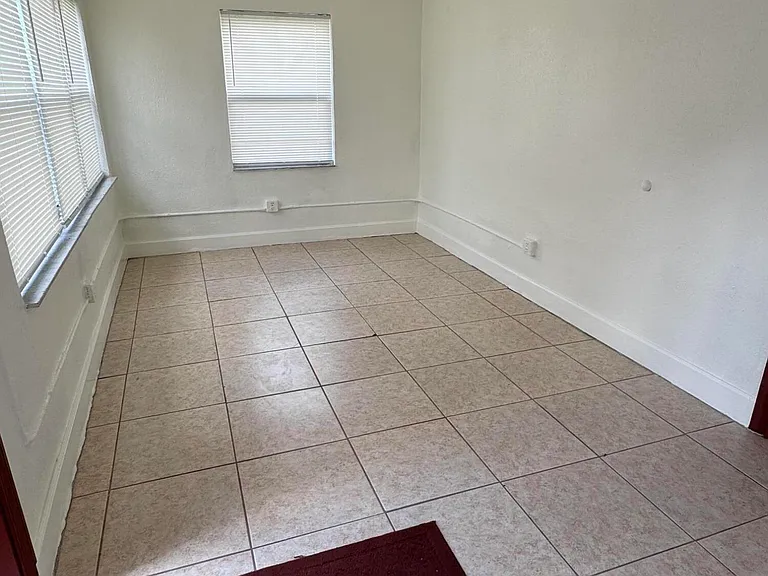 2221 NW 6th Ct — Photo 6
