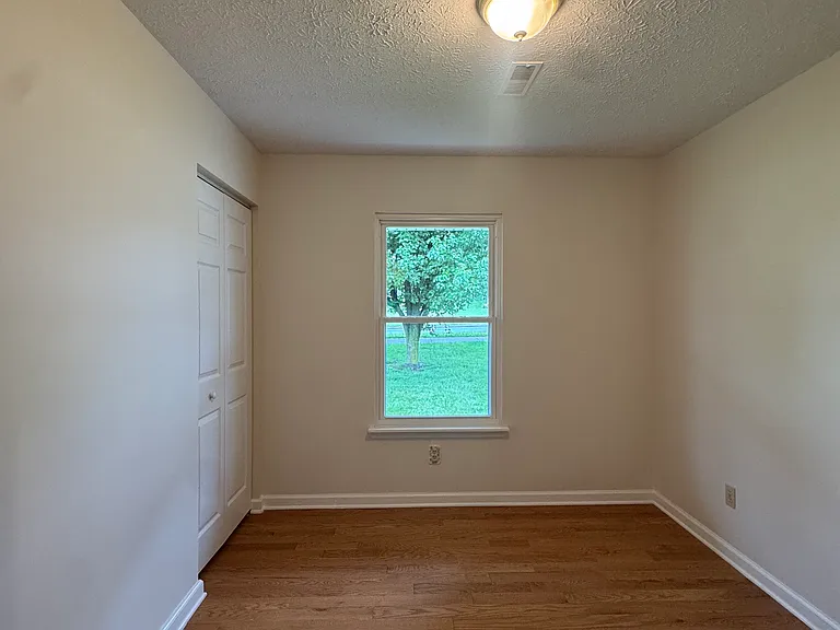 305 Routt Dr — Photo 8