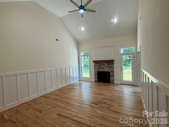 3rd image of 139 Maplewood Ct