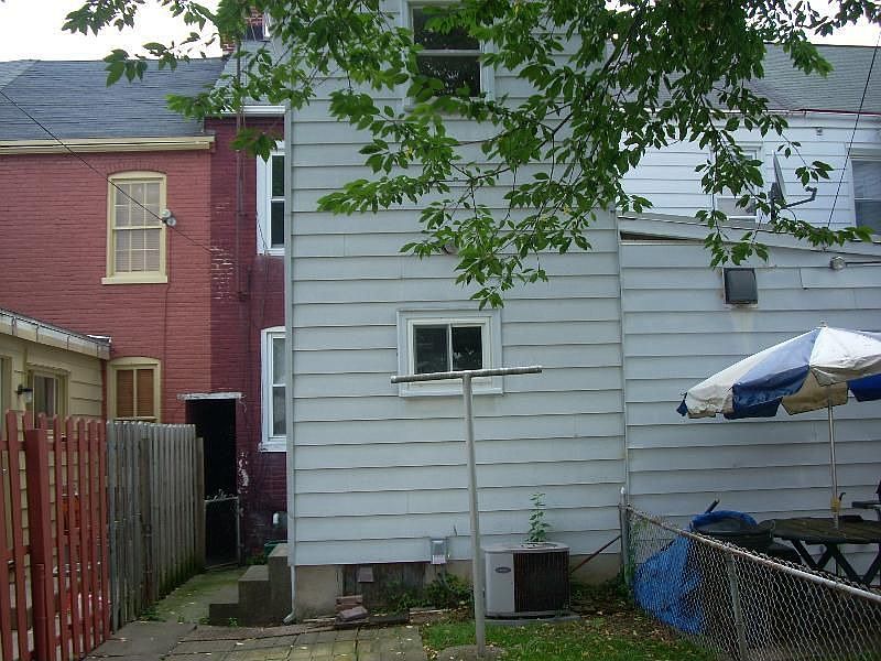 2nd image of 312 Coral St