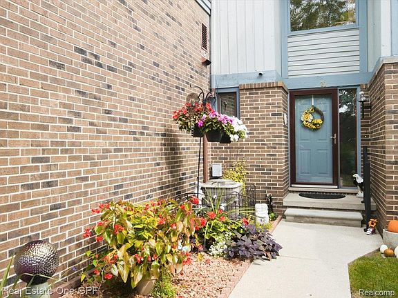 4th image of 1715 River Rd APT 21