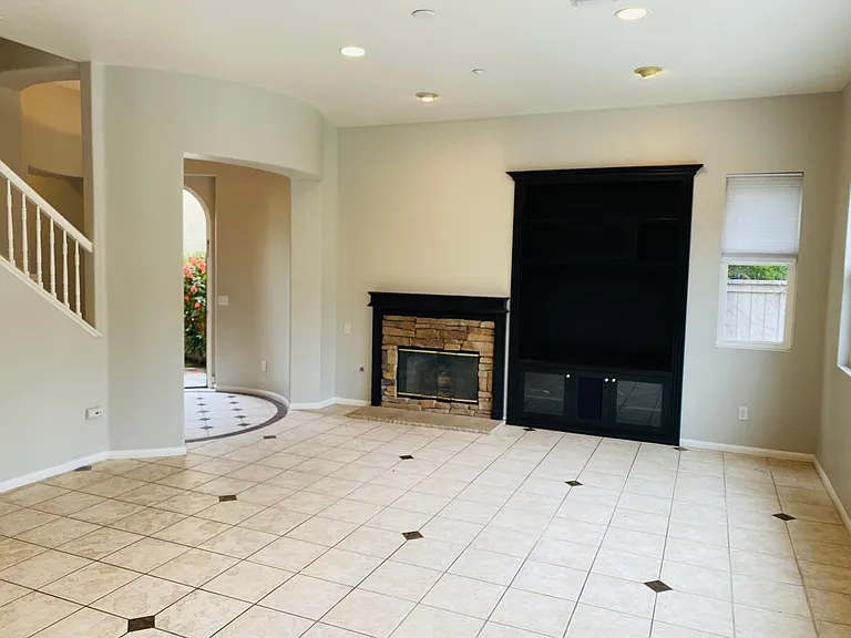 1162 Alexandra Ln — Photo 7