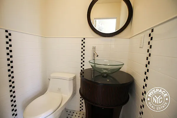 Rented by MySpaceNYC | media 8