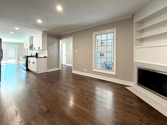 5th image of 823 Banyan Dr