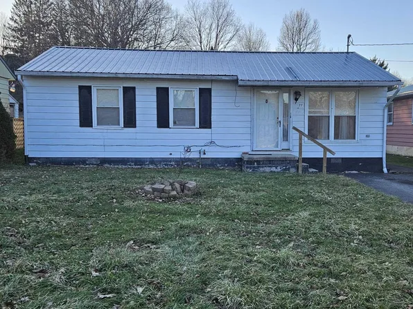77 N Hice St, Belington, WV 26250