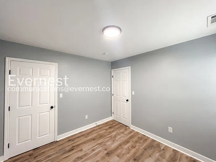 1621 Locust St — Photo 13