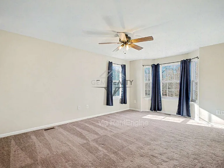 5218 Drakes Ct — Photo 12