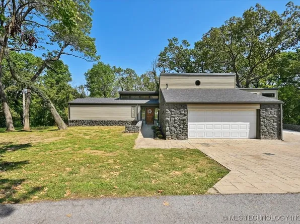 9705 E Redbud St, Claremore, OK 74017