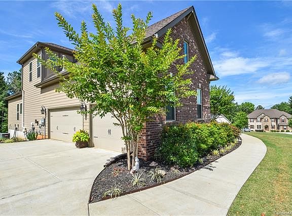 3rd image of 129 Abbeville Ln