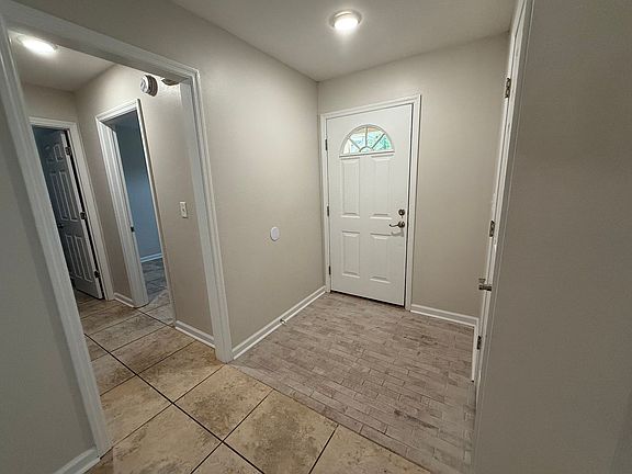 2nd image of 1325 Sumerlin Dr