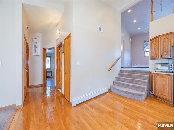 5th image of 214 Newark Ave