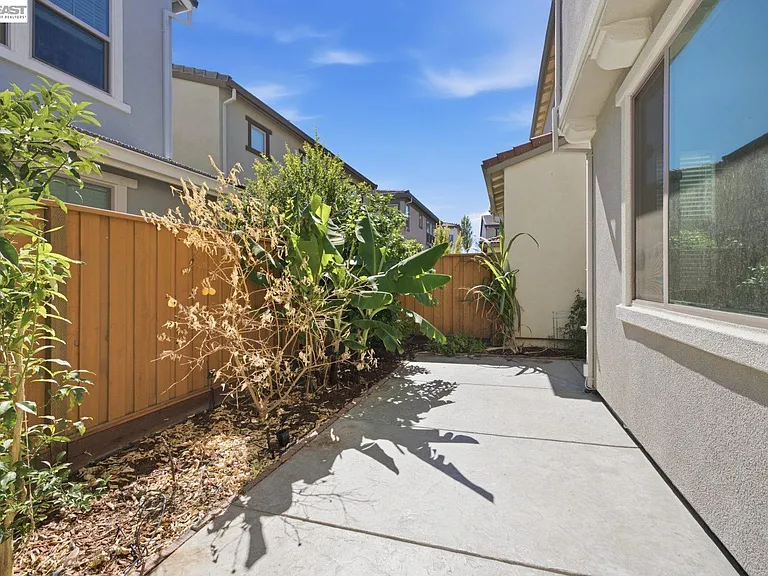 33 W Roccolino Ln — Photo 51
