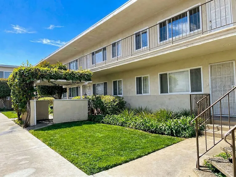 26110 Narbonne Ave — Photo 17