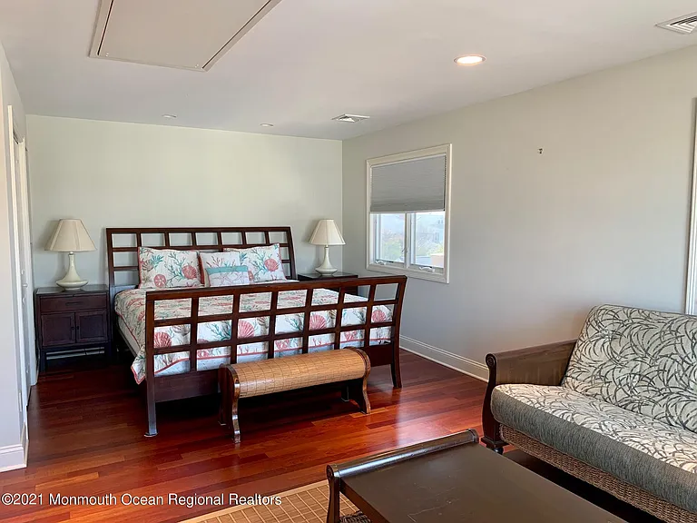 919 N Ocean Ave — Photo 33