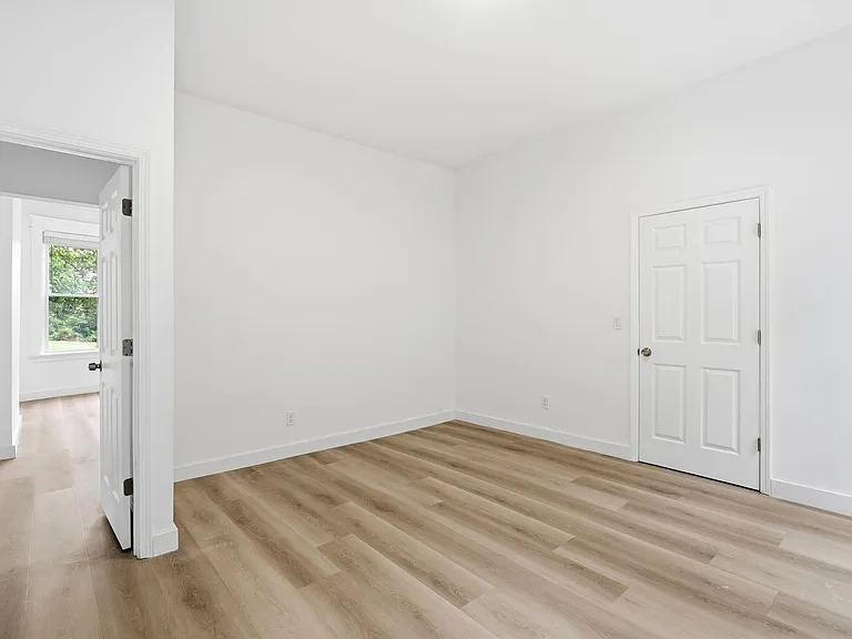 568 Hale Ave — Photo 18