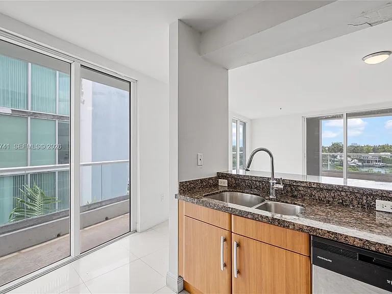 6362 Collins Ave #614 — Photo 19